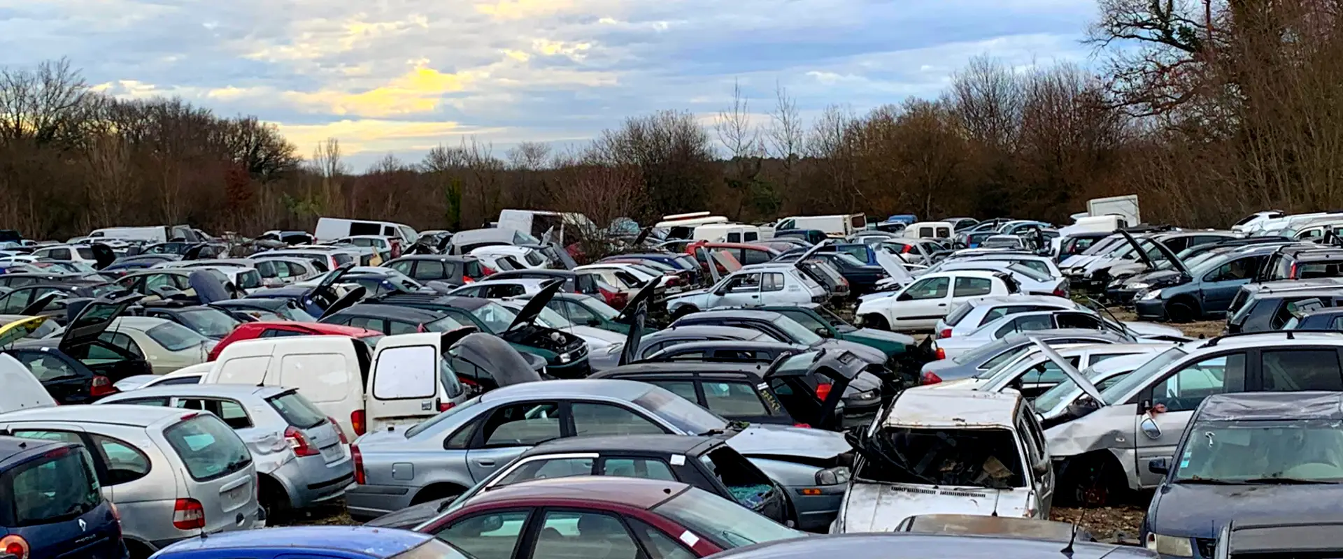 Casse Auto à Saint-Aulaye-Puymongou.